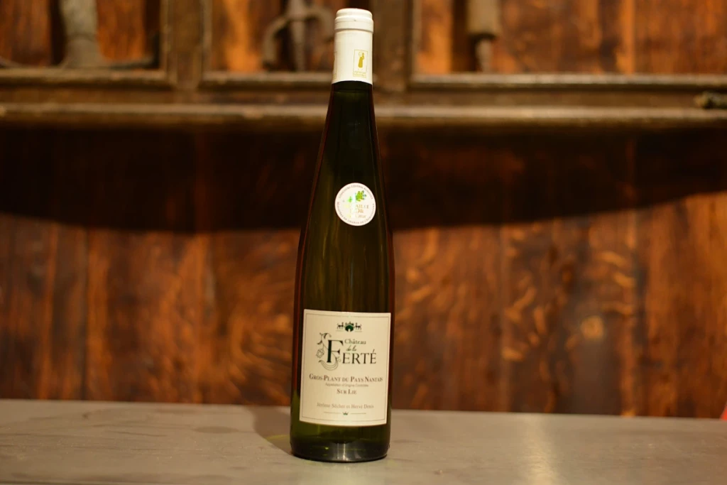 Scea De La Ferte Vente Vin Vallet Gros Plan 2 1